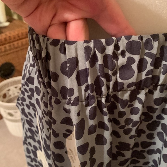 CABI Gray and Cream Chiffon Skirt Size Small - Picture 4 of 6